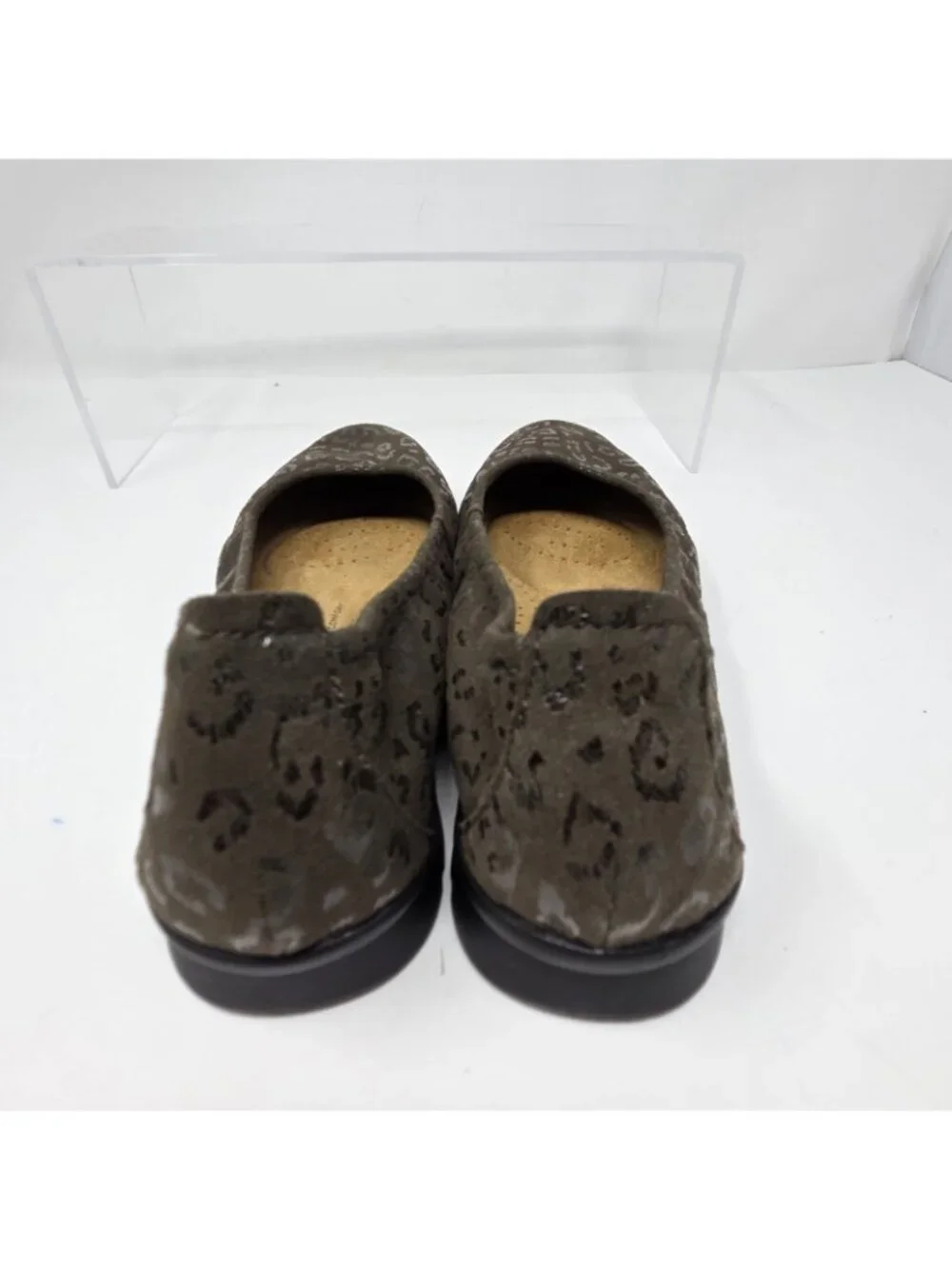 Clarks Collection 7.5 Olive Flexible Slip On Flats Padded Jenette Ease Interest